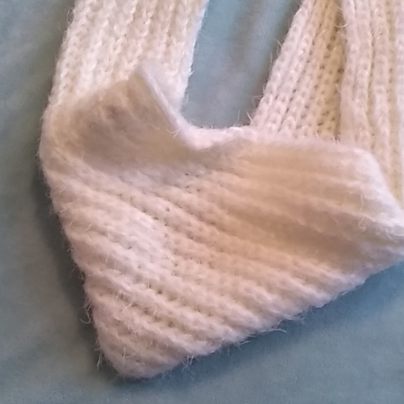White knit infinity scarf - Picture 2 of 3